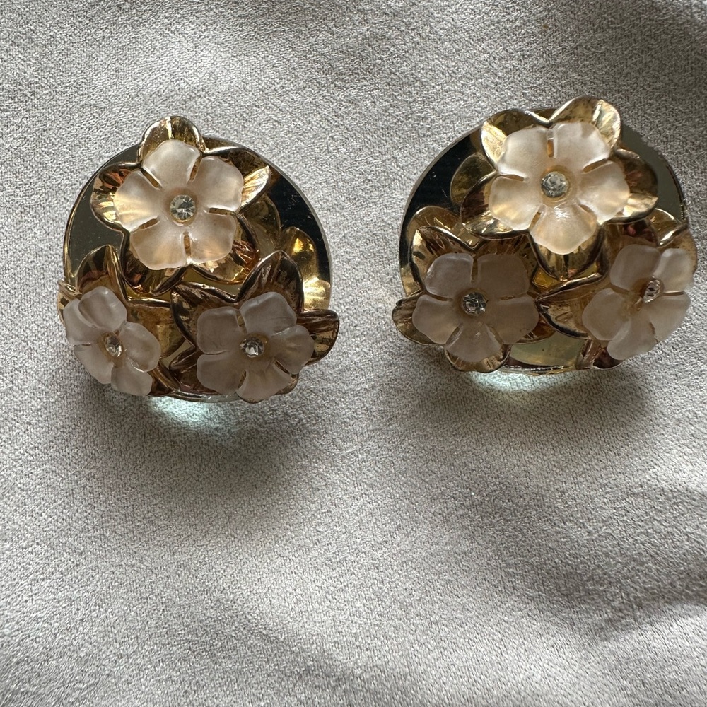 Elegant Gold and Cream Floral Earrings